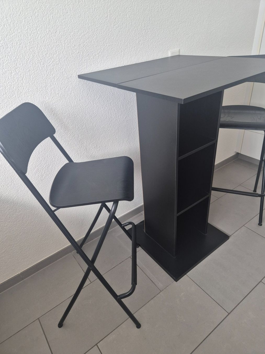 Tavoli: Bartisch OHNE Barhocker - schwarz, platzsparend - VB – Usato da Aarau venduto da van_mwv8 1