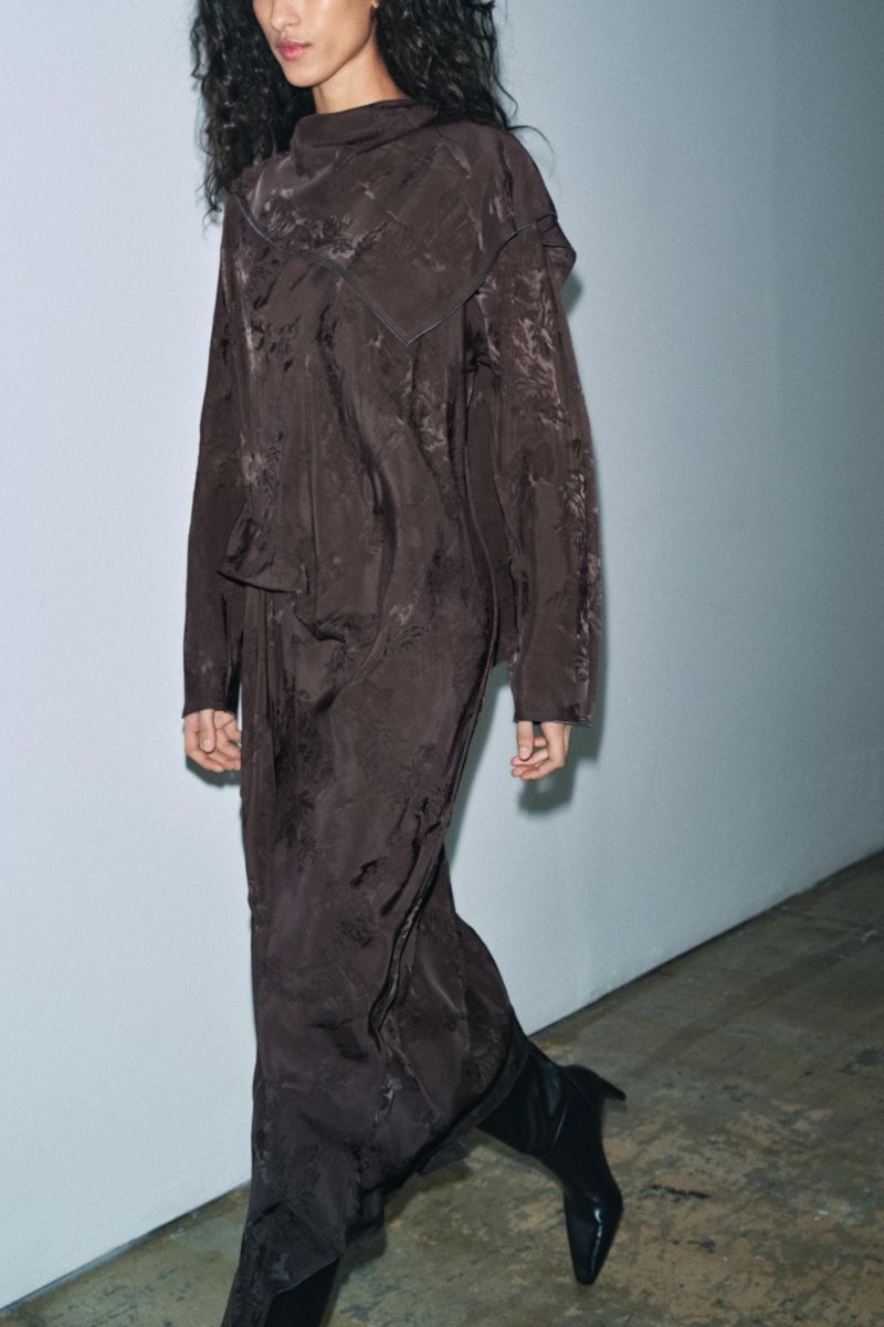 Zara Robes: Jacquard Kleid mit Struktur – D'occasion à Siebnen par koschitoschi 2