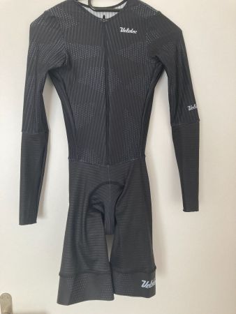 Neuer XS Zeitfahranzug skinsuit Racebody von Velotec