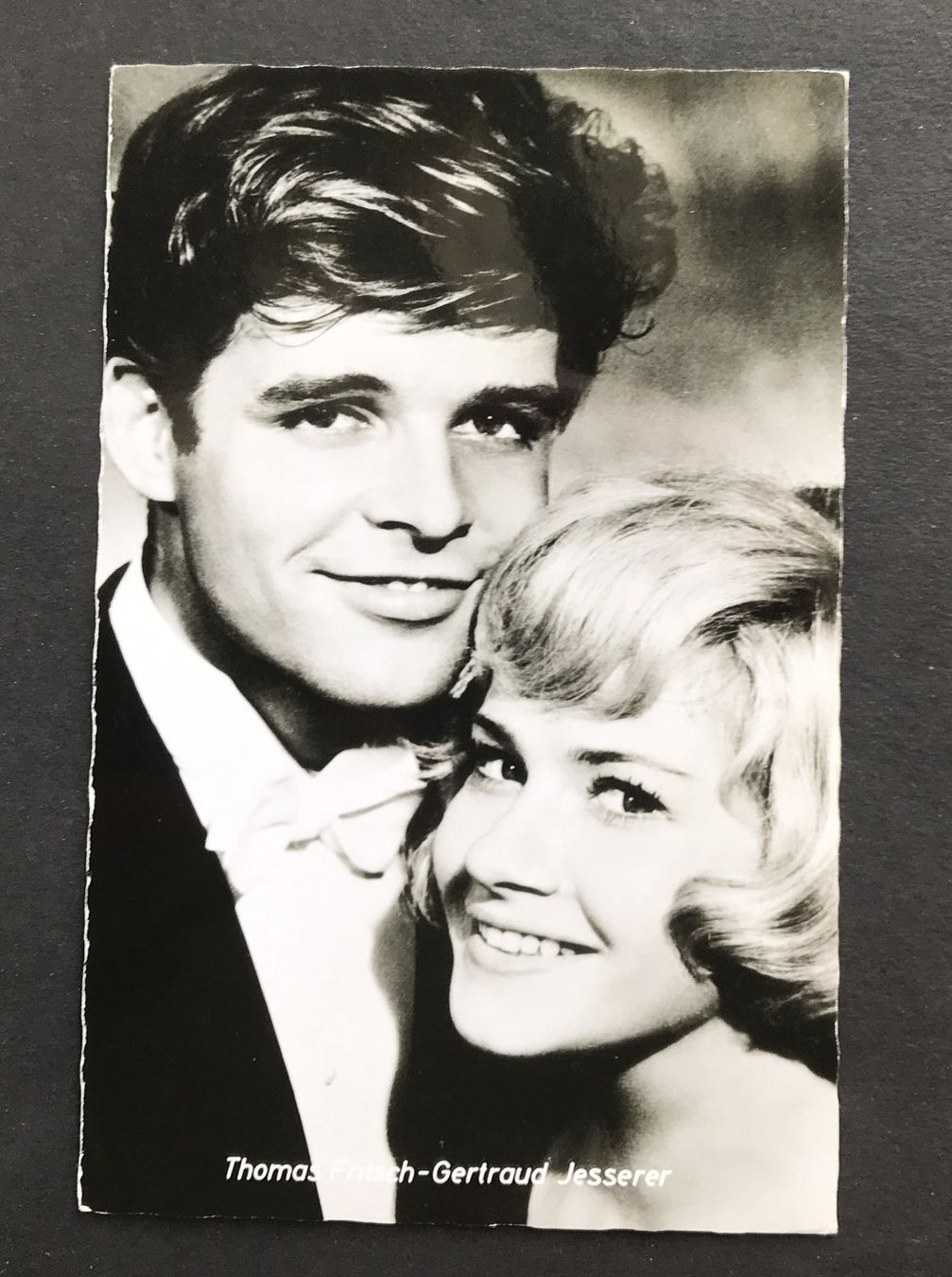 Cartoline postali: ANSICHTSKARTE THOMAS FRITSCH UND GERTRUD – Usato da Ostermundigen venduto da wini63