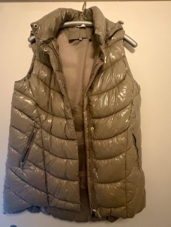 Gilet trapuntato con cappuccio colore beige usato