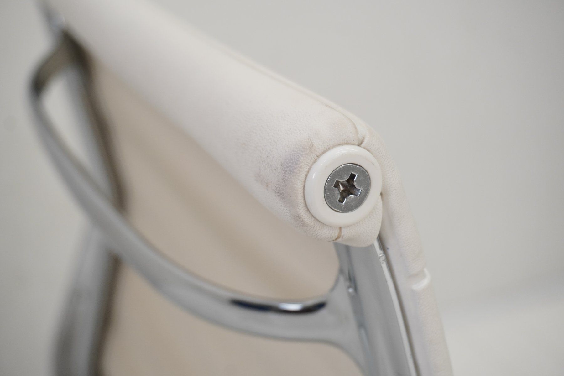 Vitra Chaises: Vitra EA117 Schale Kunstleder weiss – D'occasion à Bad Zurzach par QLASSIQ 7