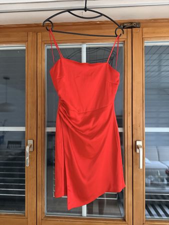 Sommerliches rotes Minikleid