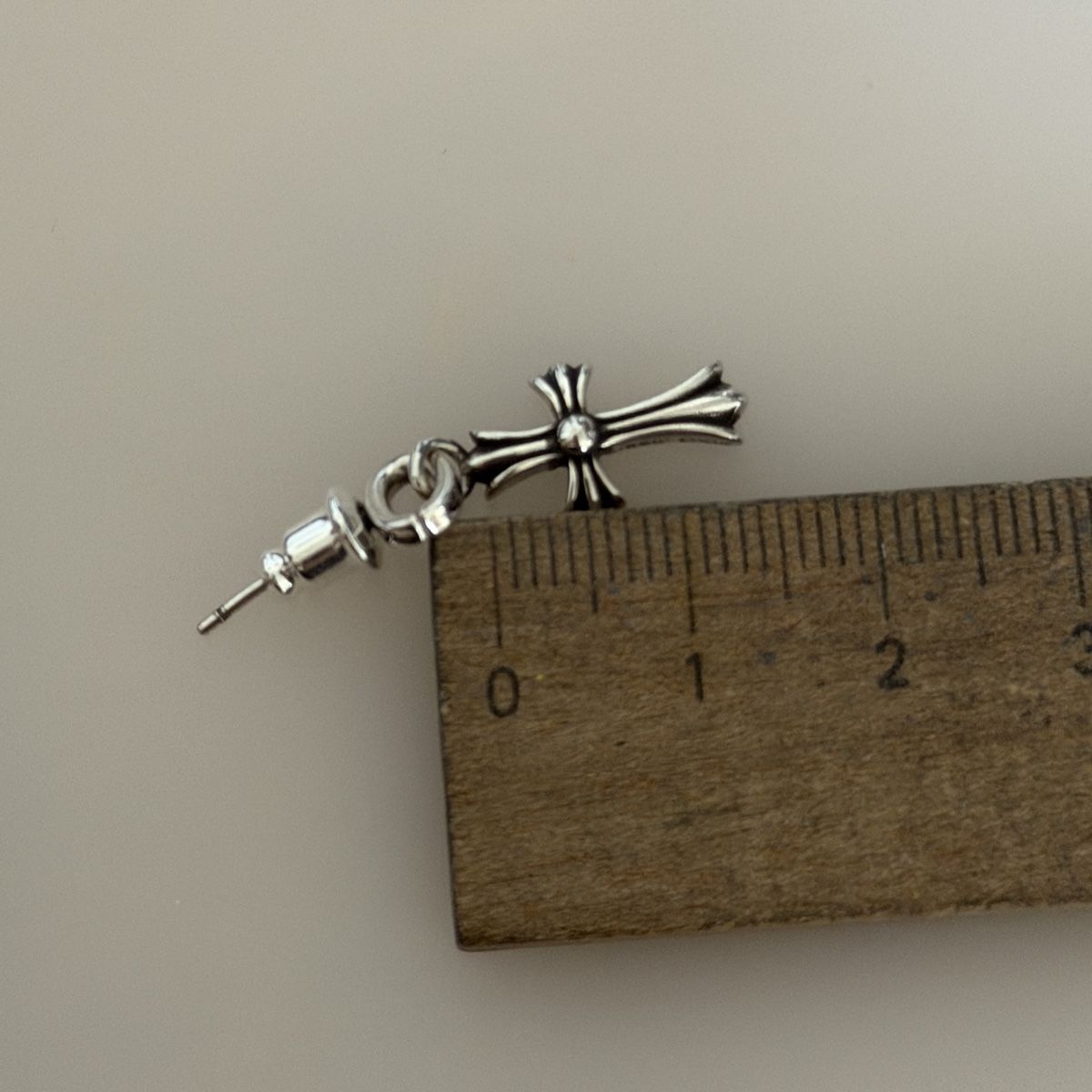 Orecchini pendenti & Orecchini a lobo: silver cross earring  – Usato da Figino venduto da 1024sells 2