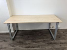 Robuster IKEA Schreibtisch 180 × 80 cm, helle Holzplatte