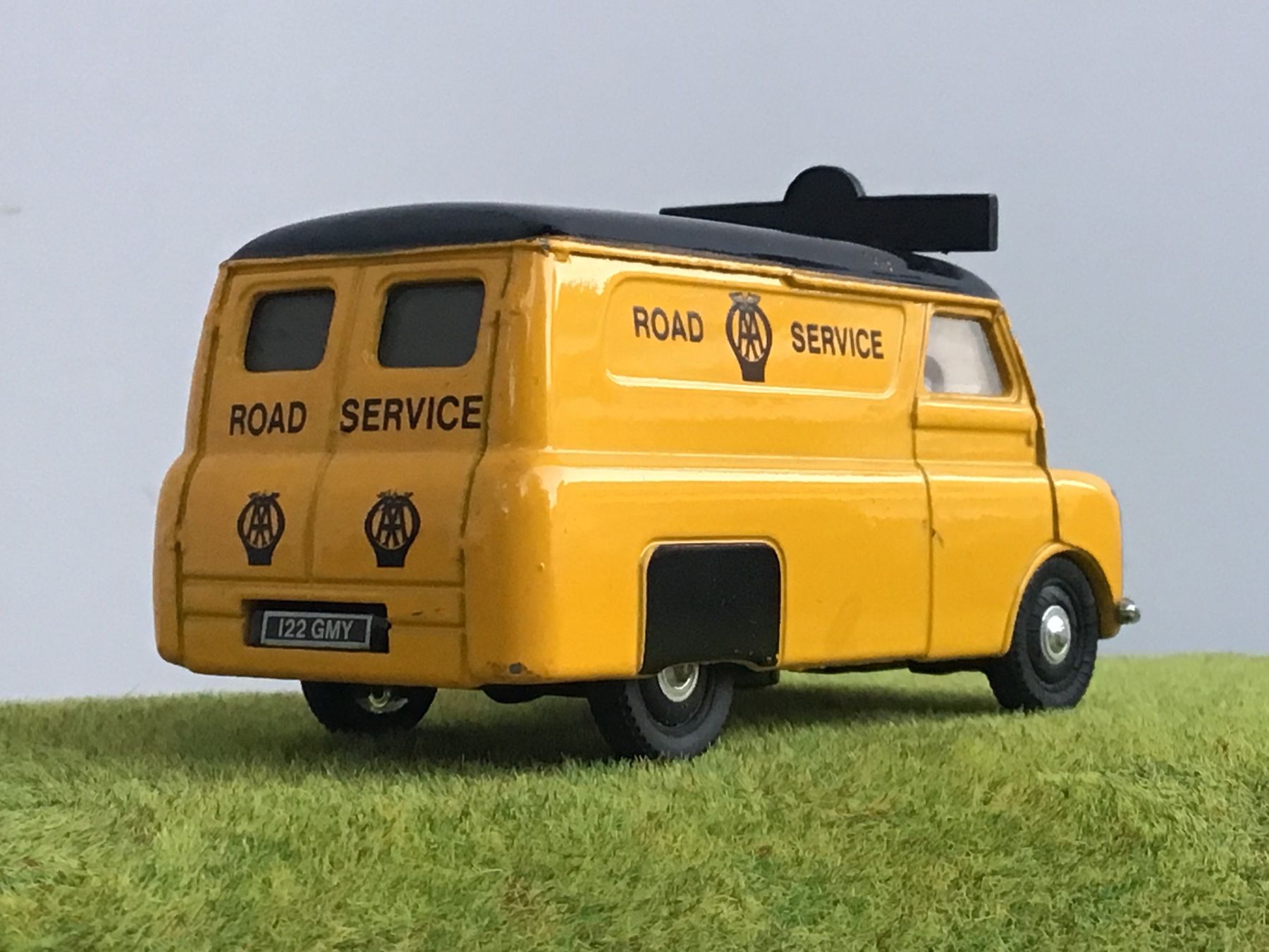Corgi Toys Modellautos: Corgi Bedford Utilicon Van AA Service - 1:43 – Gebraucht aus Männedorf von Spezial-Modelle 1