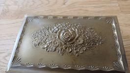 Kleine verzierte Dose Rosenmotiv