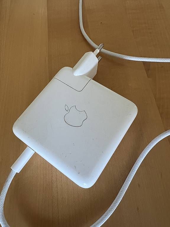 Caricabatterie: Macbook Pro Ladekabel und Adpater – Usato da Basel venduto da locolorenzo 1