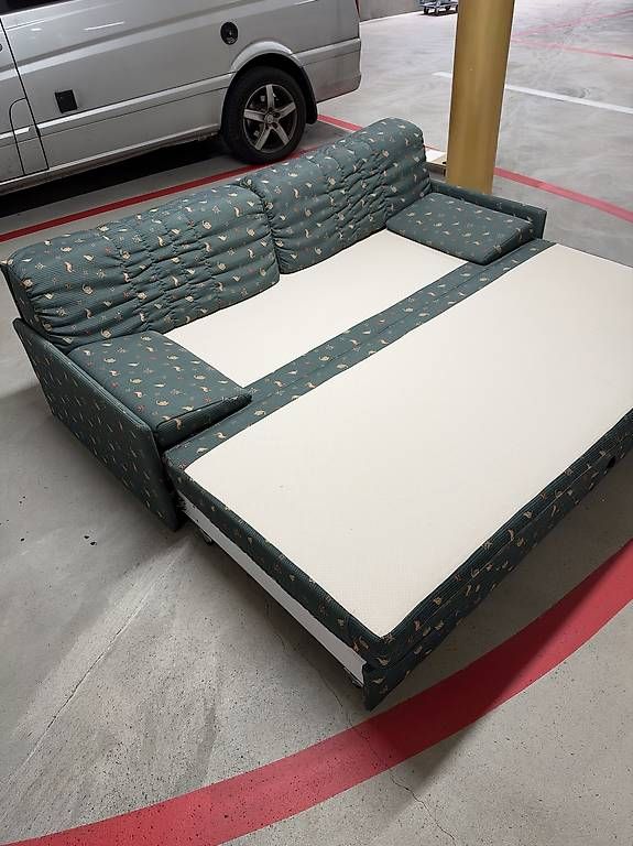 Sofas: Schlafsofa zu verschenken  – D'occasion à Zürich par and_9bmb 3
