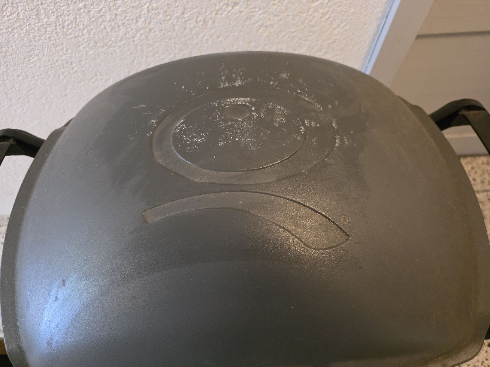 Weber Grils: Elektrogrill Weber Q 2400 grau mit Ständer gebraucht – D'occasion à Reinach BL par bru_qpv2 2