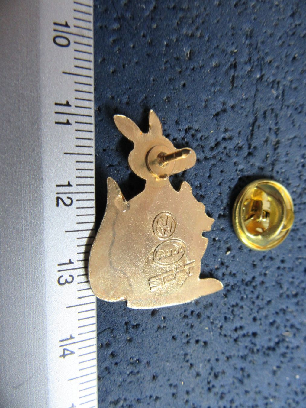 Volkswagen Plaketten & Abzeichen: VW AUD SEAT AUTO PIN KÄNGURU – Gebraucht aus Ettingen von Hausi4711 1