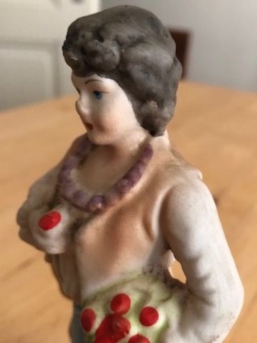 Figuren: Porzellan-Figur junger Mann mit Rosen – Gebraucht aus Basel von romaz61 7