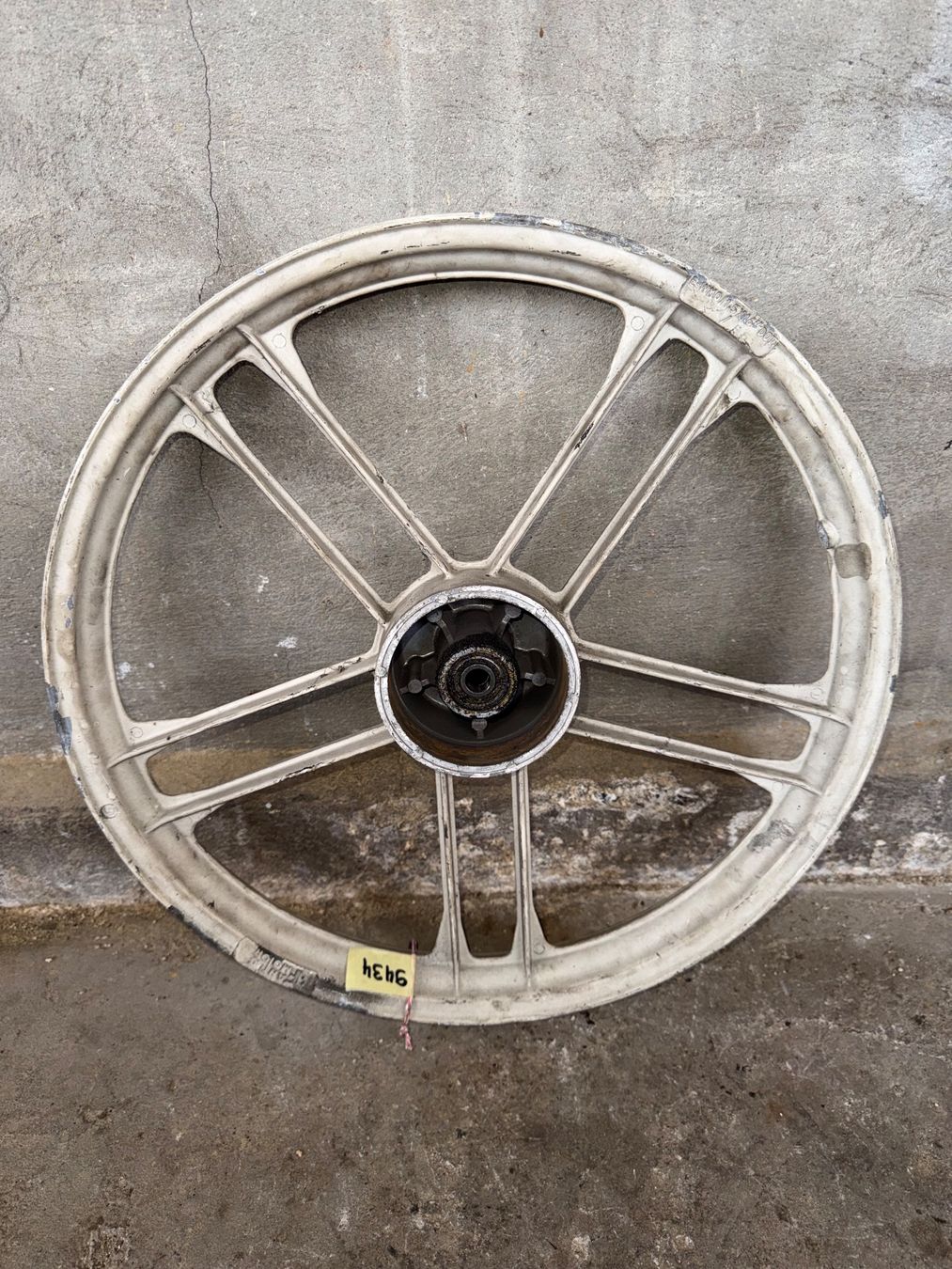 Fantic Parti ricambio per ciclomotori: Fantic Issimo Mofa Gussfelgen Vorderrad – Usato da Fahrni b. Thun venduto da berger_tuning34