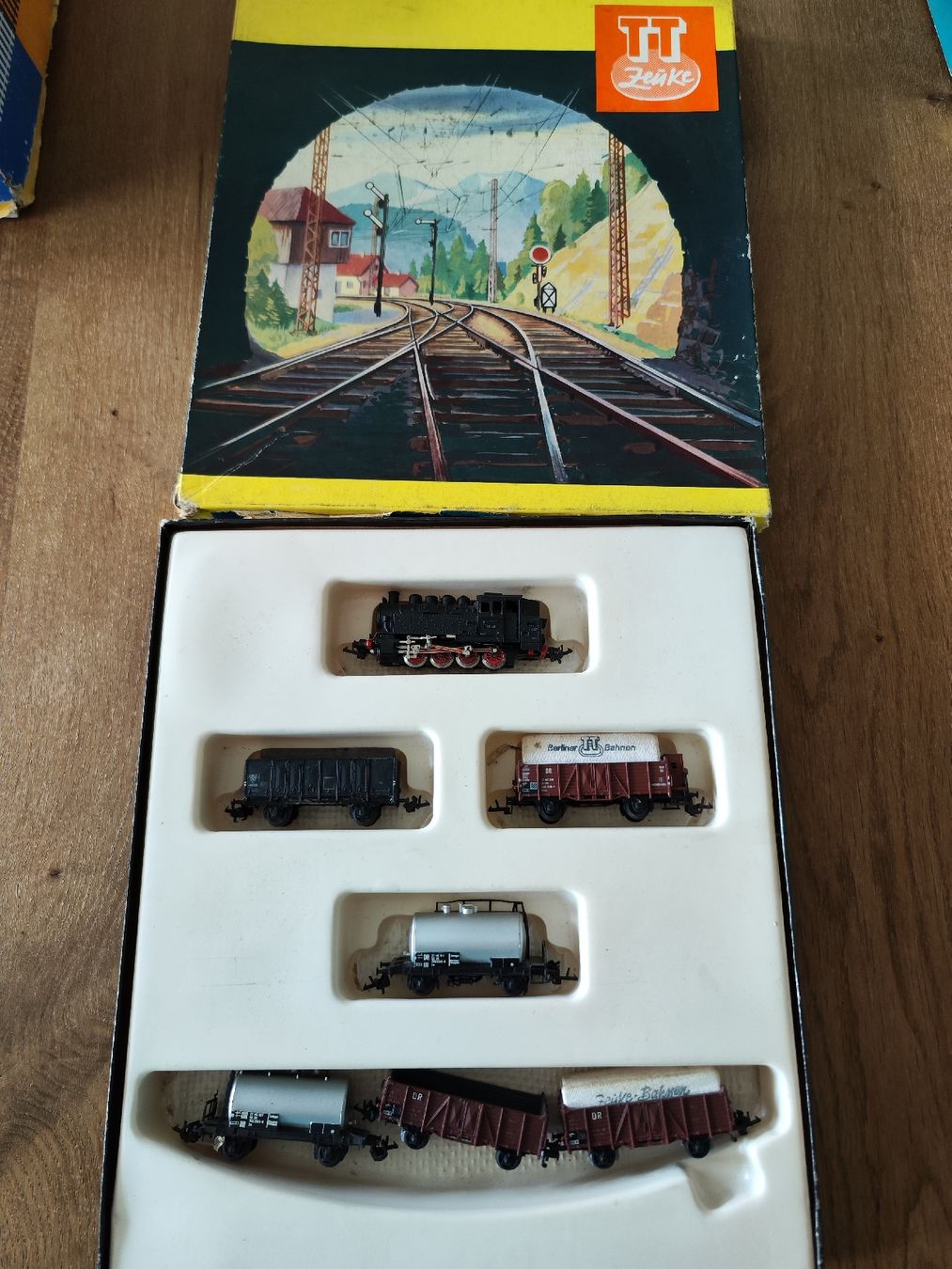 Modelleisenbahnen: Zeuke TT Bahnen Modell Eisenbahn, Artikelnummer 545/3 Raritä – Gebraucht aus Kriens von Xonox