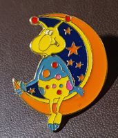 S856 - Pin Comic Figur Gogol Alien auf dem Mond