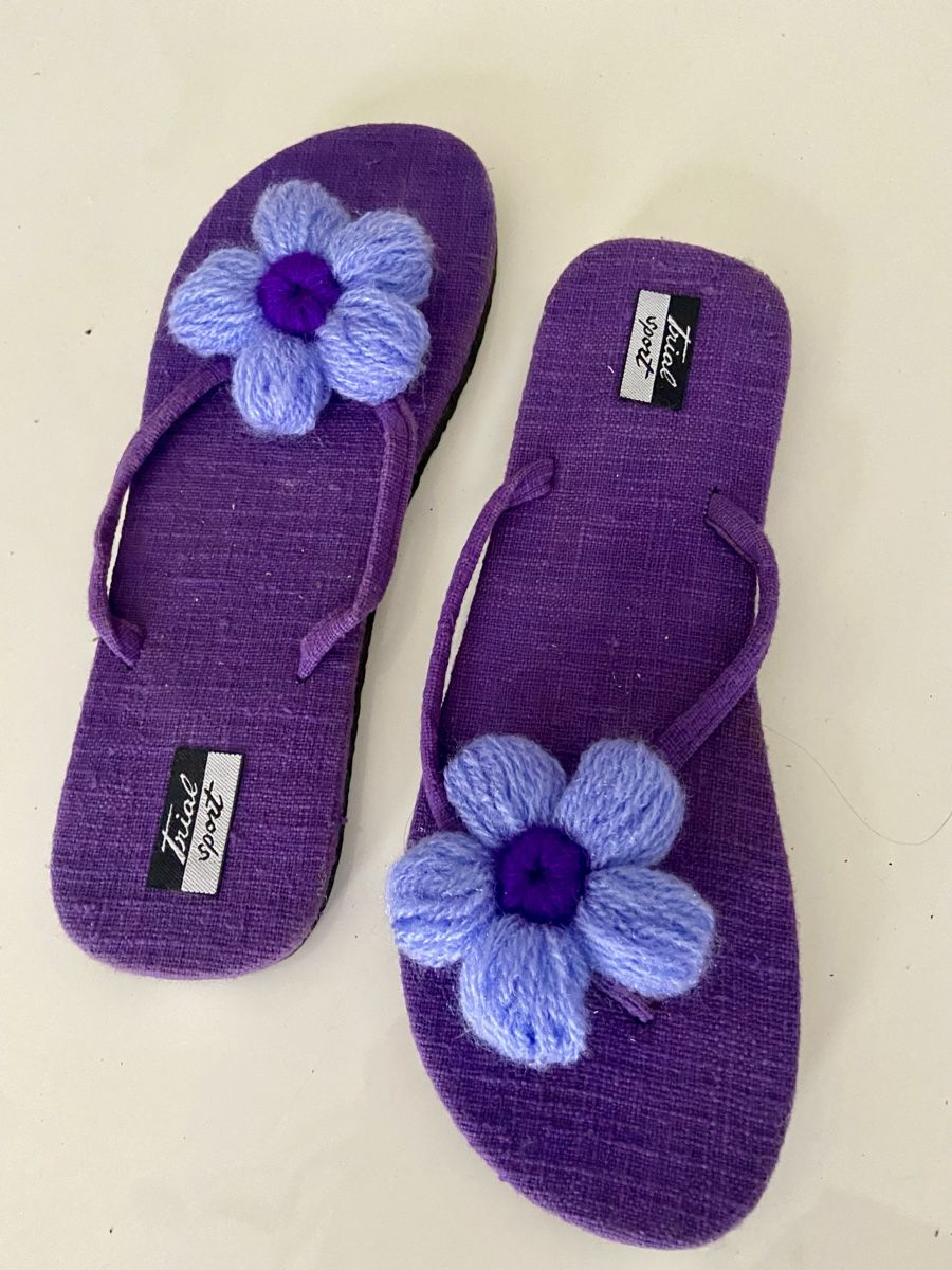 Damenschuhe: Flip flops Badesandalen Gr 40 violett mit Blume – Gebraucht aus Horgen von smlecnik78