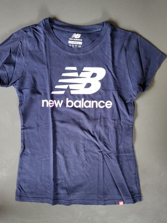 T-Shirt new b alance xs