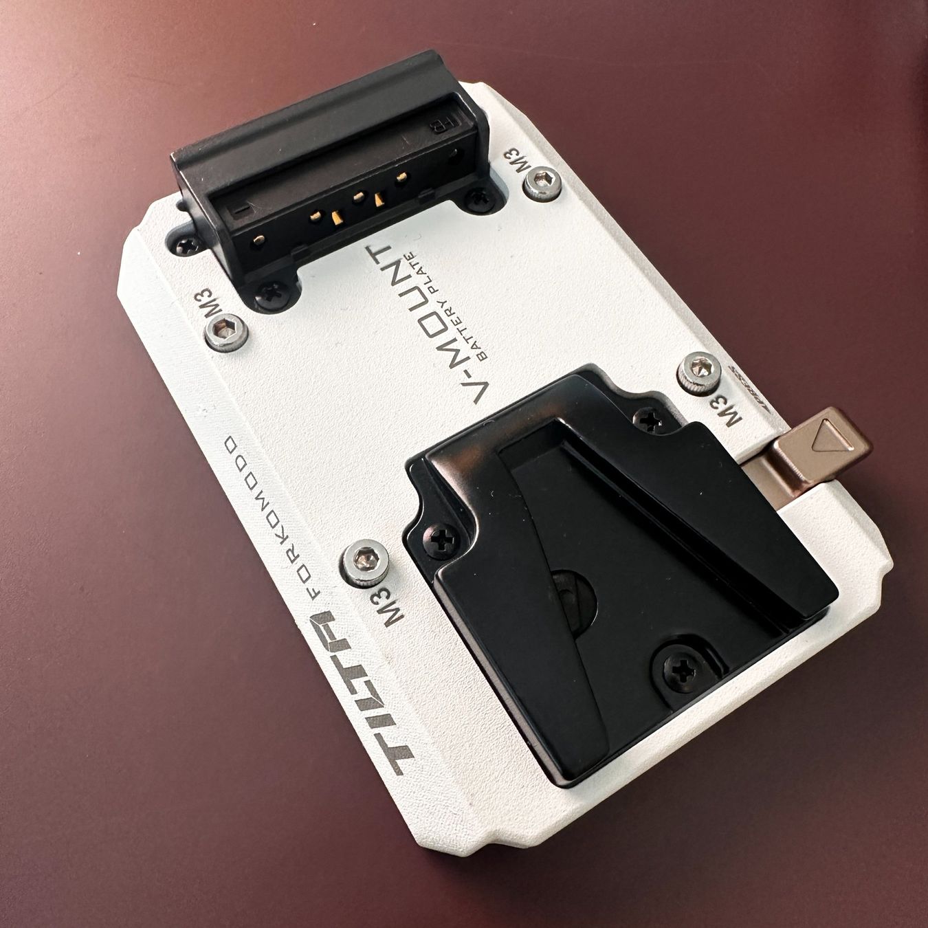 Videocamere: Tilta V-Mount Battery Plate Set für RED Komodo – Usato da Zürich venduto da Tanja.S... 6