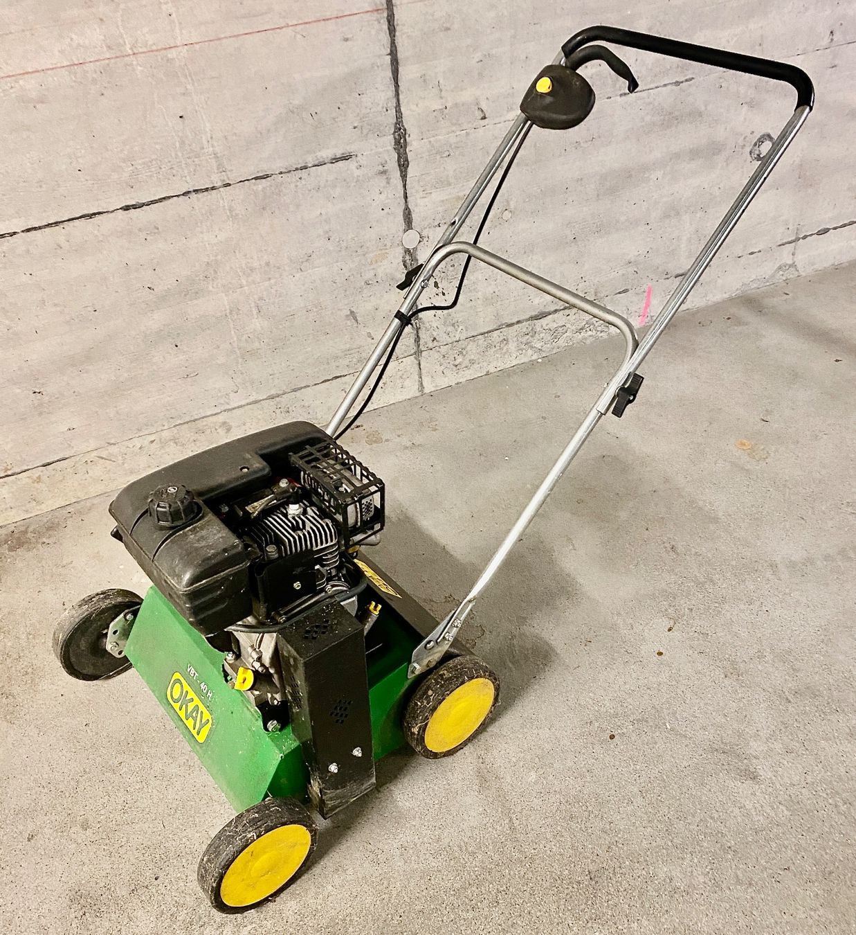 Appareils de traitement du sol: OKAY VERTIKUTIERER VBT 40 Benzin Motor – D'occasion à Forch par xtcpiemont 1