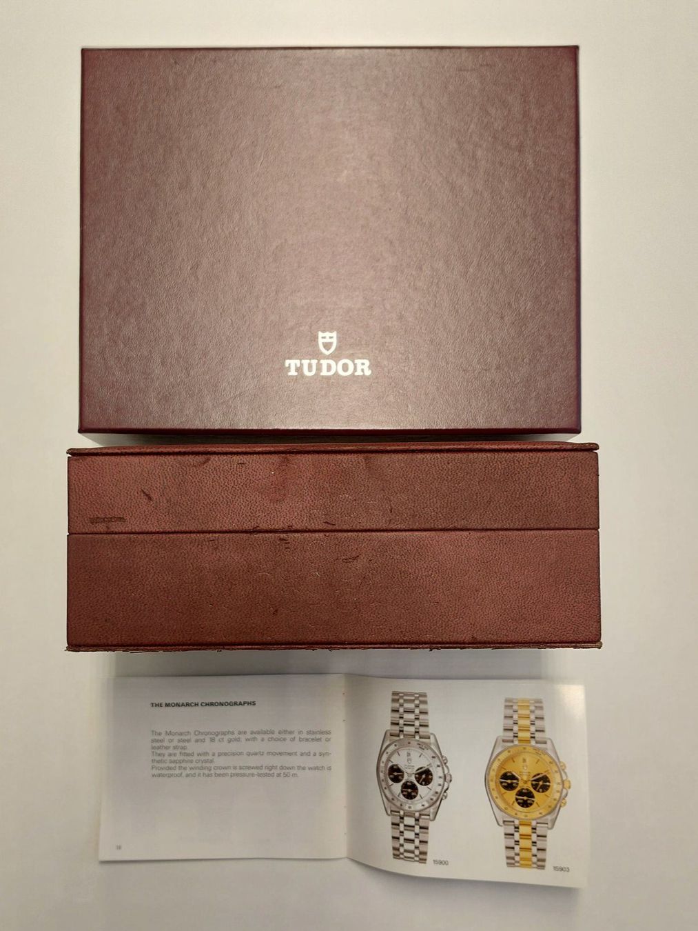Tudor Scatole porta orologi: Tudor Box 95 00 04 bordeauxrot mit Manual 8.2002 E – Usato da St. Gallen venduto da shatcy 4