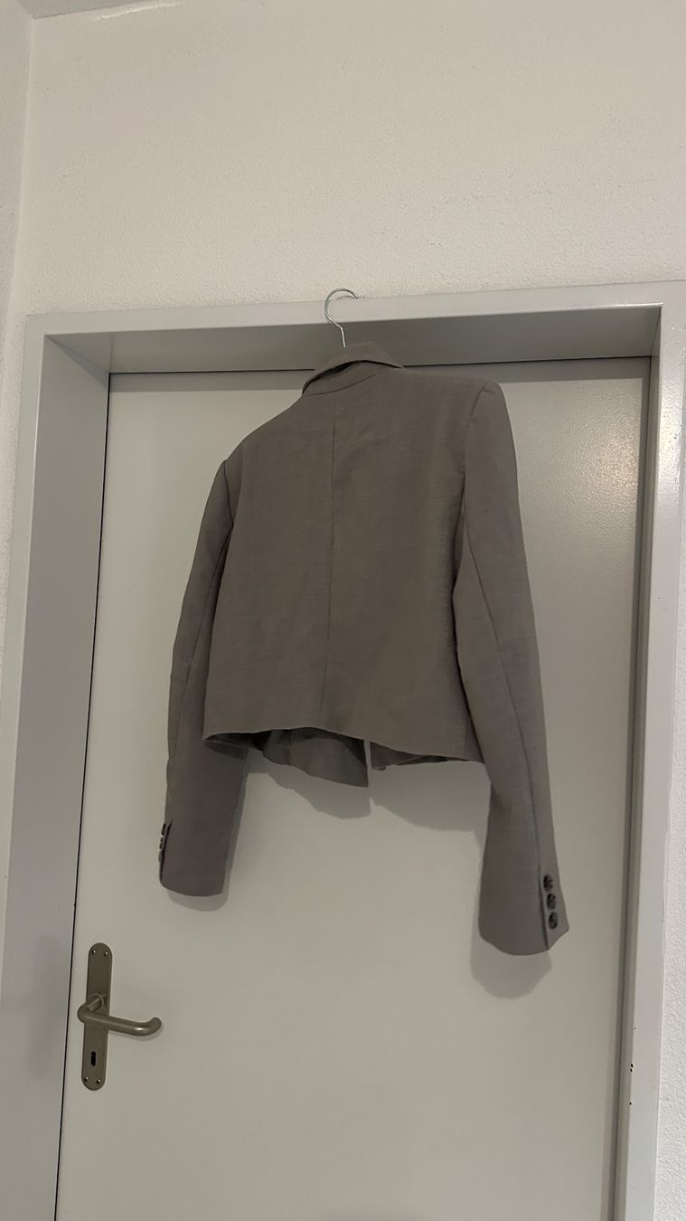 Zara Jacken: Grauer kurzer Blazer – Neu (gemäss Beschreibung) aus Chur von sivik 2