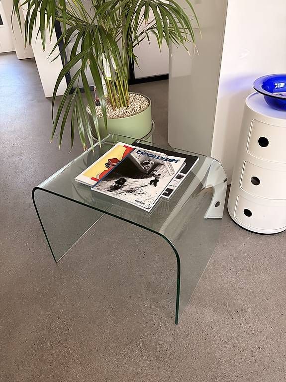 Tables: Massiv Glas-Beistelltisch – D'occasion à St. Gallen par siria.fratto