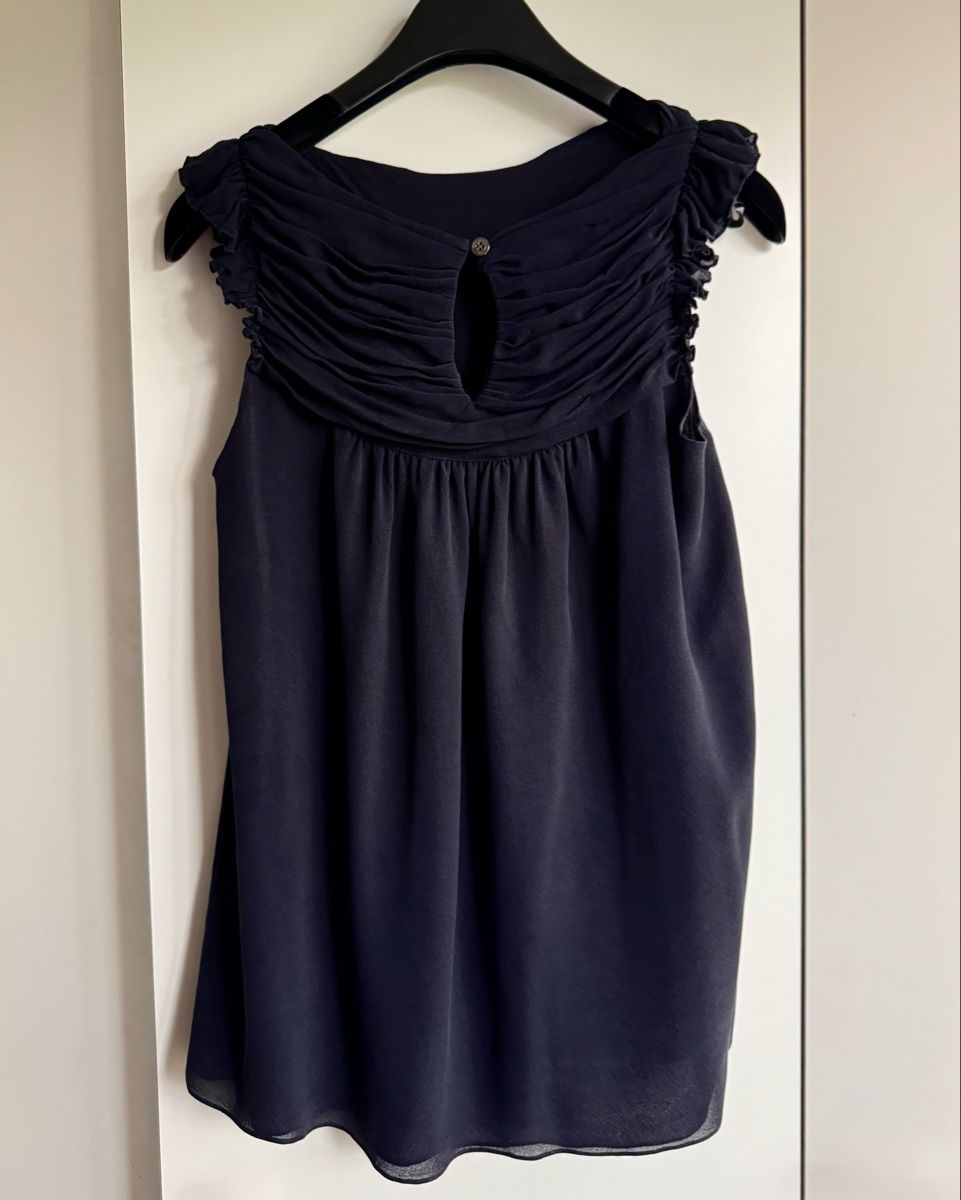Burberry Tops: BURBERRY Navy Top Grösse 36 – D'occasion à Triesen par laurarochelle 1