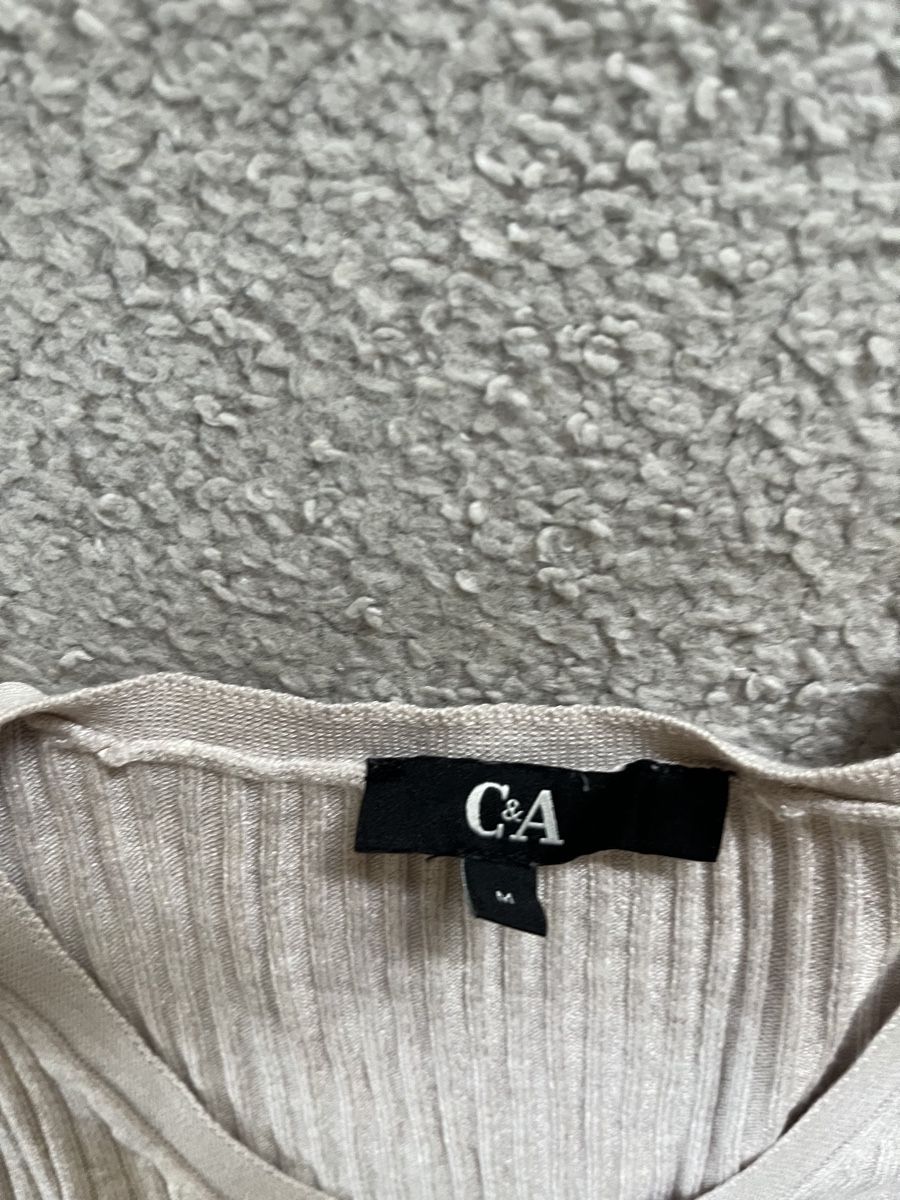 C&A T-shirt: C&A Beiges geripptes Langarmshirt Grösse M – Usato da Zürich venduto da ole_8rwr 2