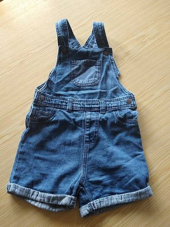 Kurze Latzhose Gr.98