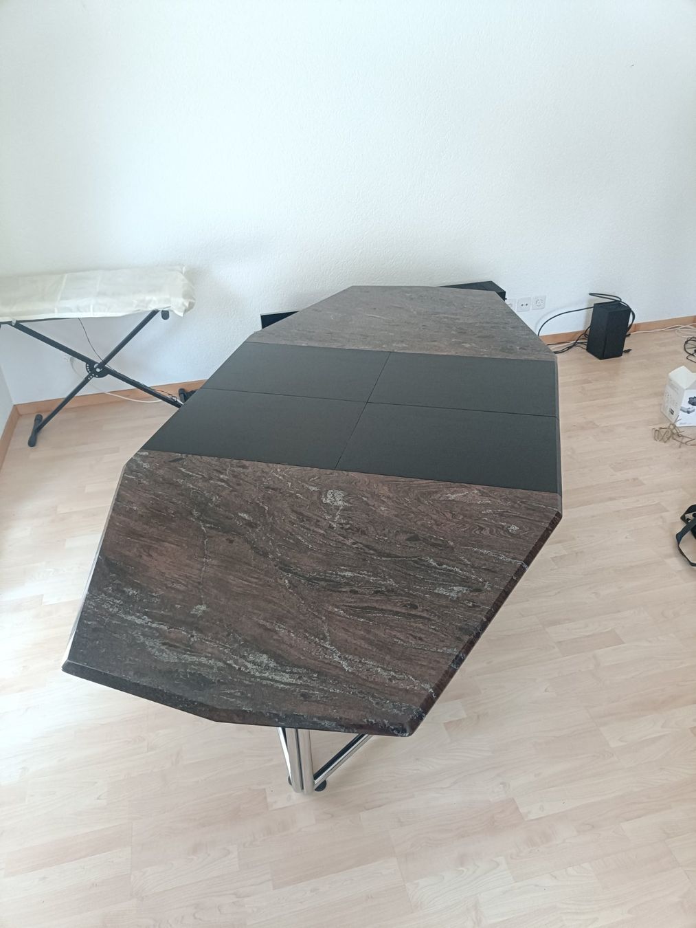 Tische: Ausziehbarer Granit Tisch – Gebraucht aus Bilten von Vespi23 1
