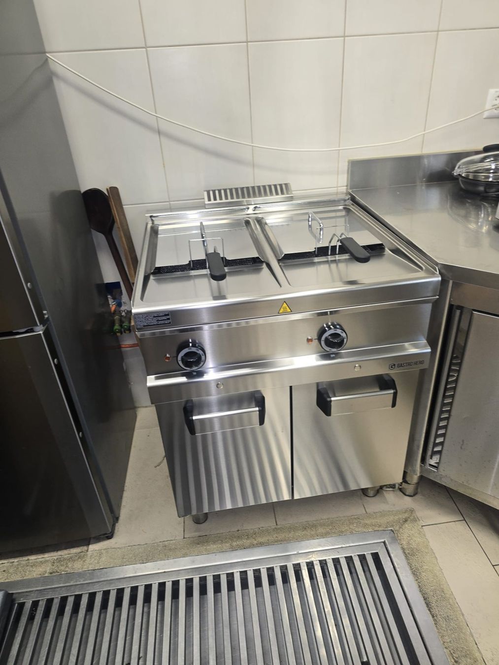 Elettrodomestici da cucina: Gasatro Friteuse  2x 13L – Usato da Lachen SZ venduto da rade08 1