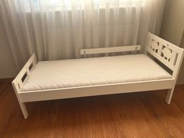 Kinderbett mit Matratze