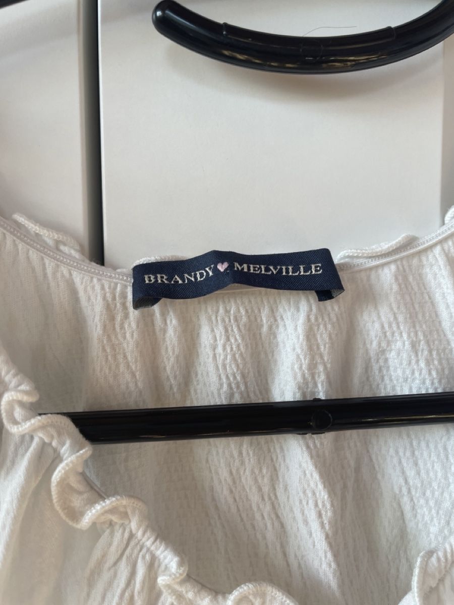 Brandy Melville Camicette: Brandy Melville Ruffle Top weiss – Usato da Salez venduto da jum_zx7w 2
