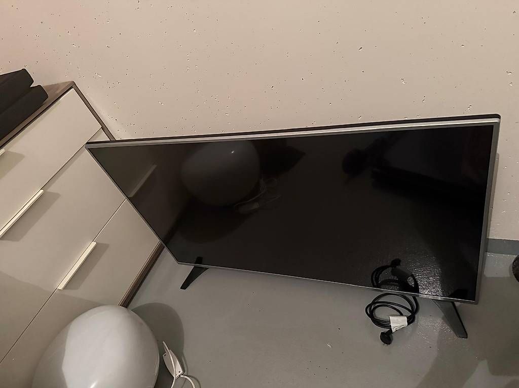 Appareils TV: LG Téléviseur 49 pouces – D'occasion à Begnins par sil_t5c2