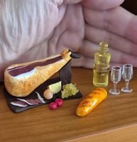 Jambon mit Zubehör für Puppenhaus/Puppenstube/Maileg