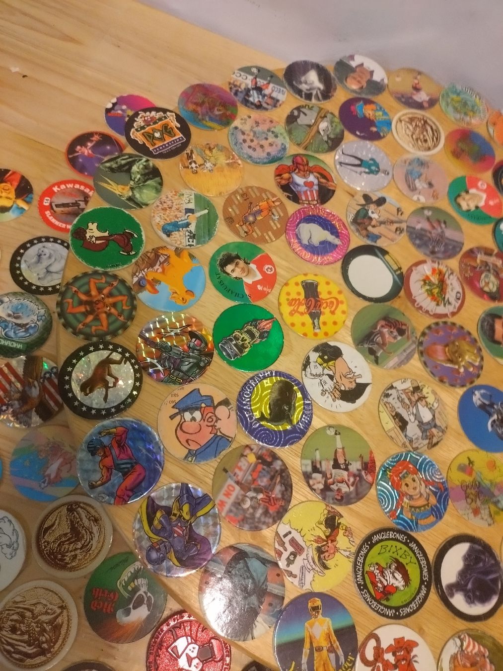 Jeux: Lot de pogs caps etc. – D'occasion à Farvagny-le-Grand par LaCaverne 4