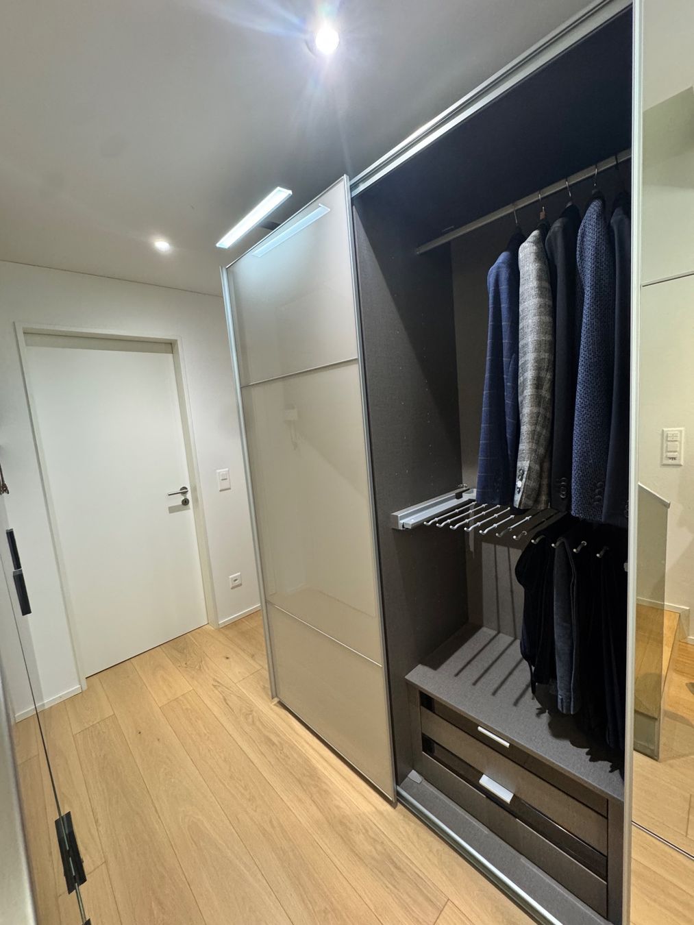 Armadi: Kleiderschrank 240x67x215 – Usato da Buttwil venduto da Polina_Belin 4