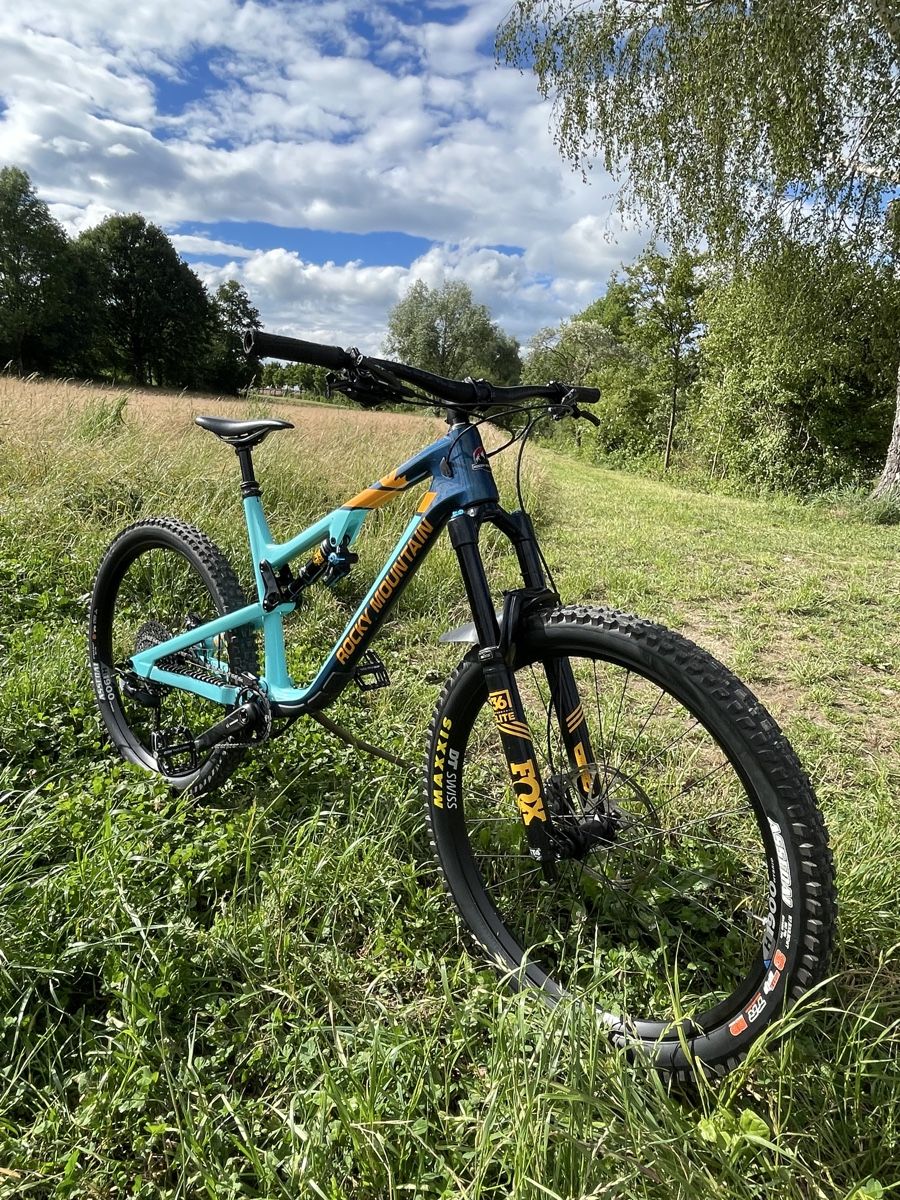 Rocky Mountain Bicycles Biciclette: Rocky Mountain Altitude Carbon 2021 – Nuovo (secondo la descrizione) da Ostermundigen venduto da Lexington_100 1