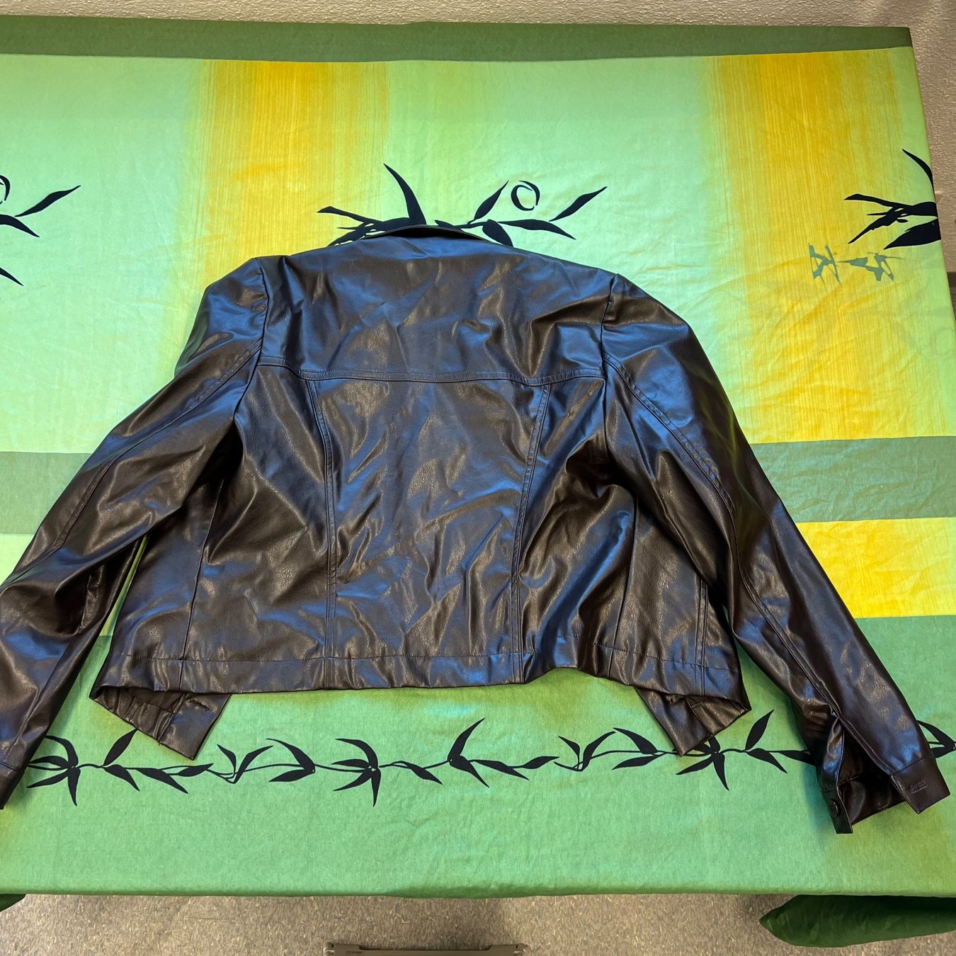Giacche: Echt Leder Jacke Damen – Usato da Oberuzwil venduto da WMB73 1