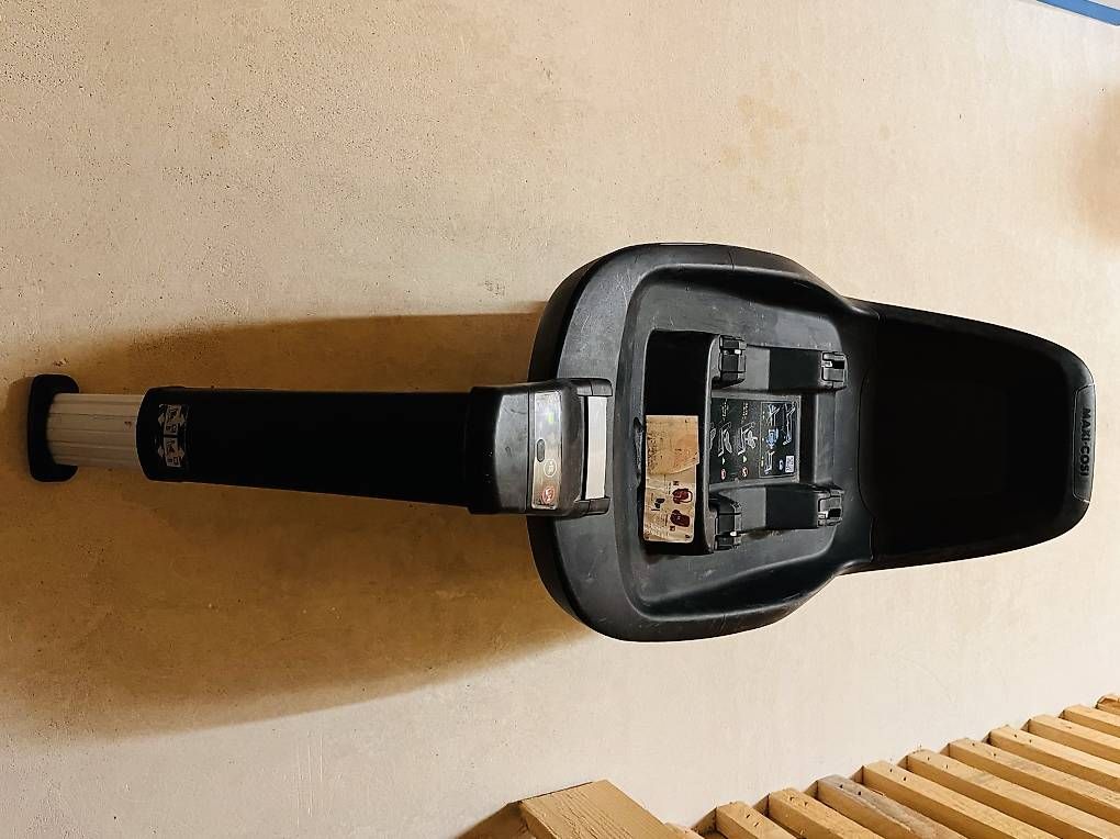 Auto-Kindersitze: Base ISOFIX Maxi-Cosi 2wayFix avec jambe de force – Gebraucht aus Colombier NE von gue_sm27 1