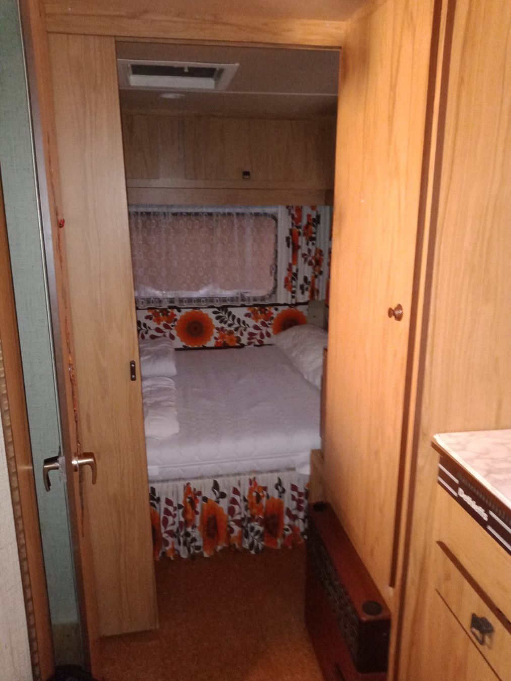 Veicoli da campeggio: Wohnwagen mit festem Vorbau – Usato da Thayngen venduto da ulr_hb5g 5