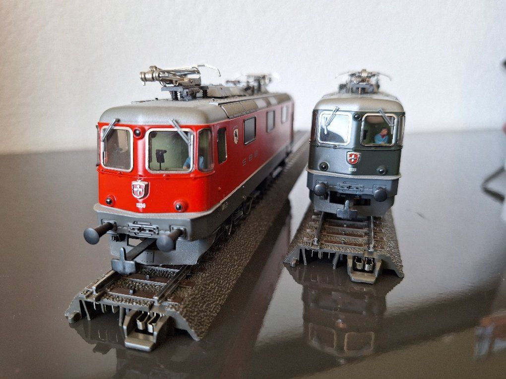 Hag HO. 2 locomotives CFF Re 4/4 II avec écusson Porrentruy (Neu ...