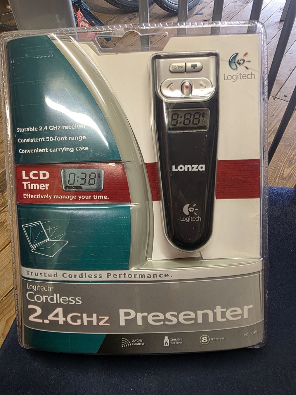 Logitech Télécommandes: Logitech Cordless 2.4GHz Presenter - Neu und Originalverpack – Neuf avec emballage d'origine à Ebikon par bagija