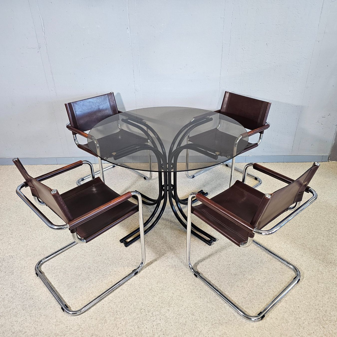 Tavoli: 1980 Glas Dining Table Esstisch Rauchglas, Doppel- Stahlrohr – Usato da Nottwil venduto da Wondewa-Shop 4