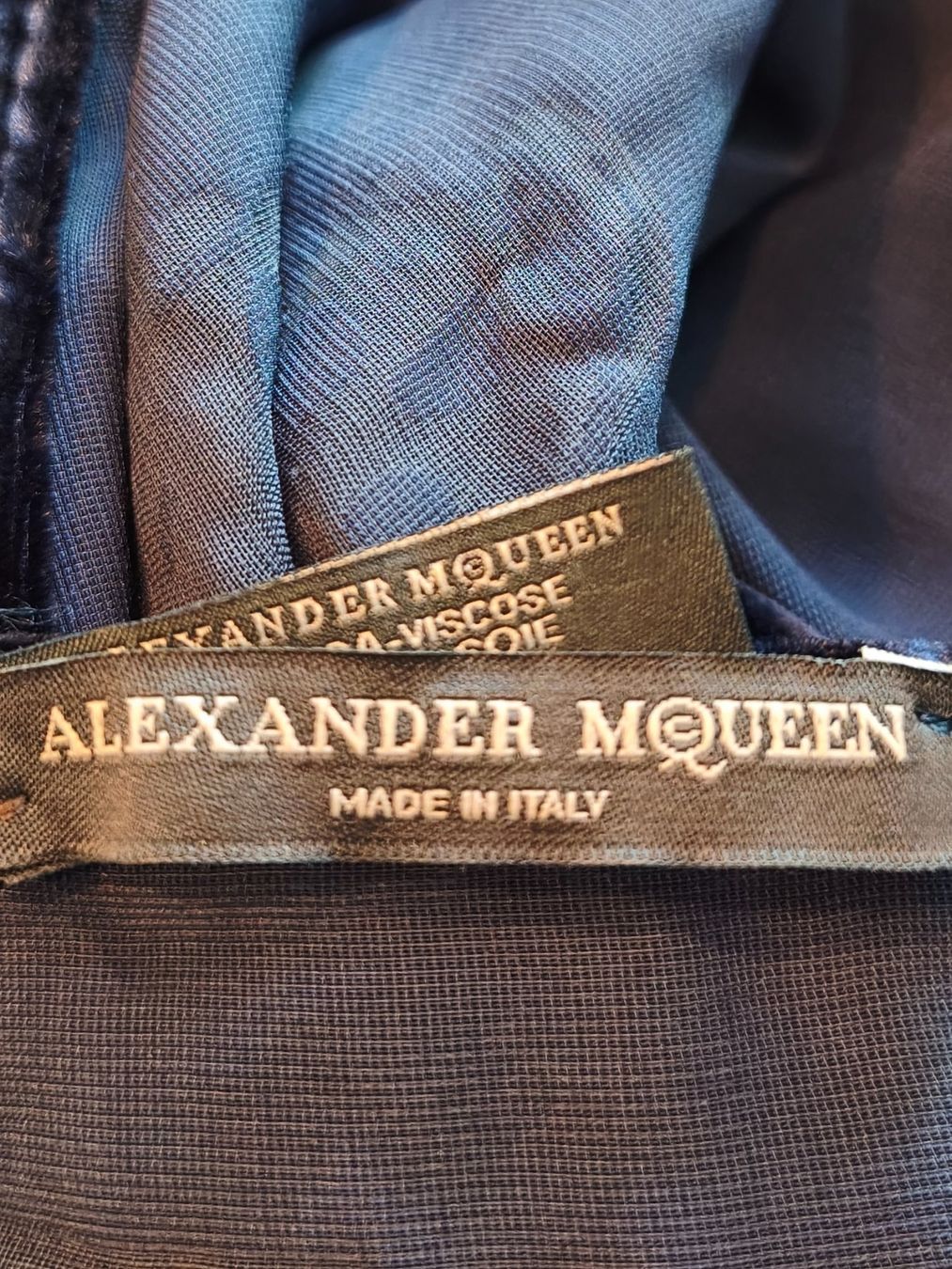 Alexander Mcqueen Foulard & Sciarpe: Alexander McQueen Tuch Original – Nuovo (secondo la descrizione) da Koblenz venduto da Ivy_Belle 4