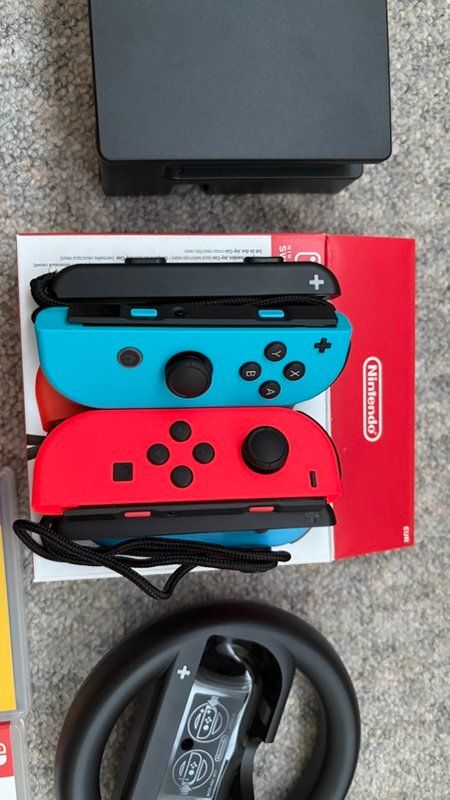Nintendo Consoles: Nintendo Switch mit Zubehör – D'occasion à Wallisellen par 77433 4