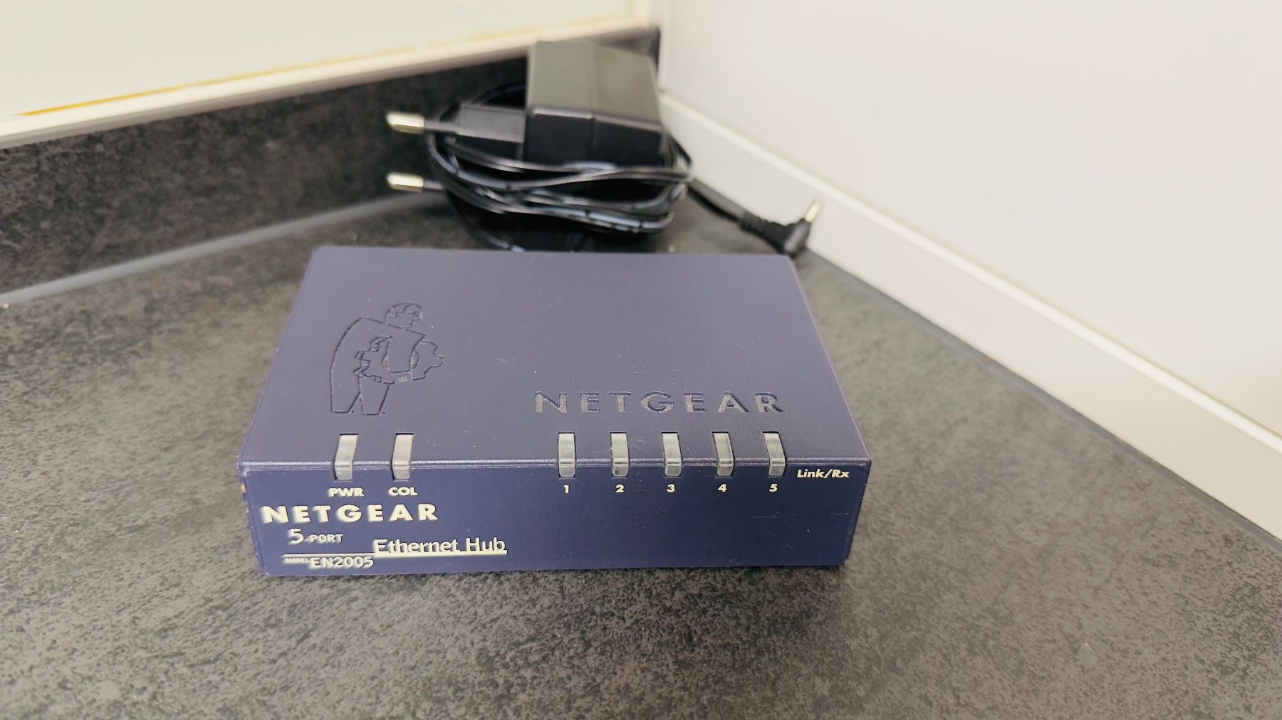Netgear Hub & Switch: Netgear SWITCH GS108GE & Netgear EN2005 – Usato da Wetzikon ZH venduto da kembo6 2
