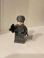 LEGO Imperial Offizier mit Medium Stone Grau Uniform Minifig