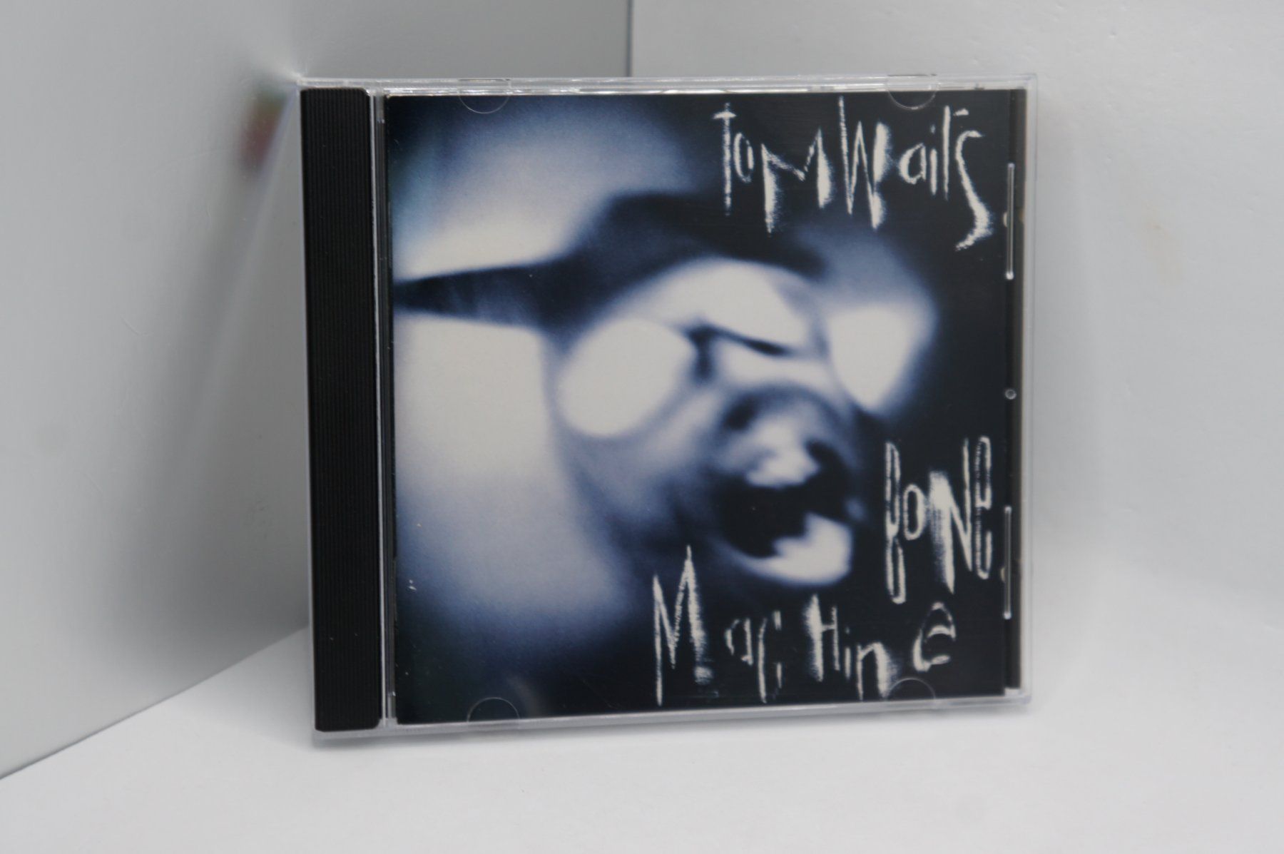 CD: CD: Tom Waits - Bone Machine – Usato da Ernetschwil venduto da luisvonerni