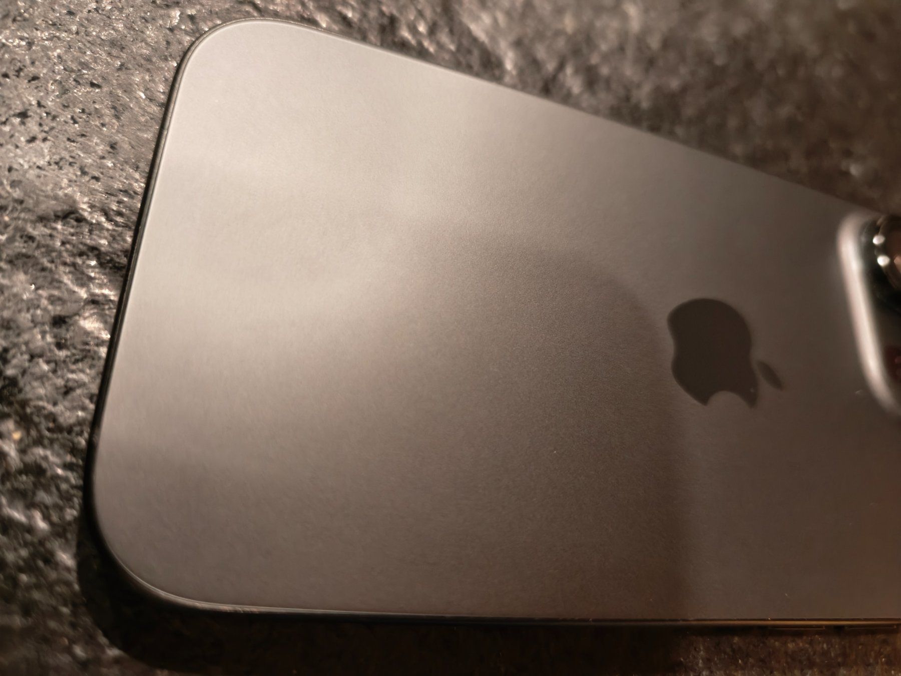 Apple Telefoni cellulari / Smartphones: iPhone 16 Pro 512Gb – Usato da Chavannes-des-bois venduto da flo_28ky 1